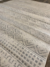 Load image into Gallery viewer, 5'3" x 7'1" Roma Southwestern Area Rug