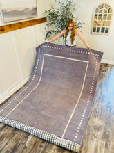 Load image into Gallery viewer, 6' x 9' Cruz Handmade Tufted Wool Silver/Ivory Area Rug