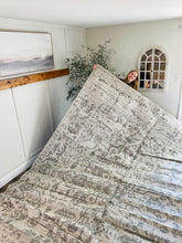 Load image into Gallery viewer, 10' x 14' Safavieh Madison Silver/Ivory Area Rug