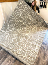 Load image into Gallery viewer, 8’ x 10’ SAFAVIEH Pyramid Collection Abstract Non-Shedding Area Rug