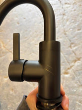Load image into Gallery viewer, Single-Hole Single-handle Bathroom Faucet