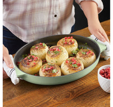 Load image into Gallery viewer, 2.5-Quart Enameled Cast Iron Au Gratin Roasting Pan - PISTACHIO