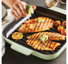 Load image into Gallery viewer, 11" Enamelled Cast Iron Grill Pan - PISTACHIO