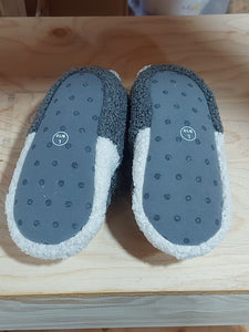Cat & jack™ slippers grey fuzzy dog size L 9/10