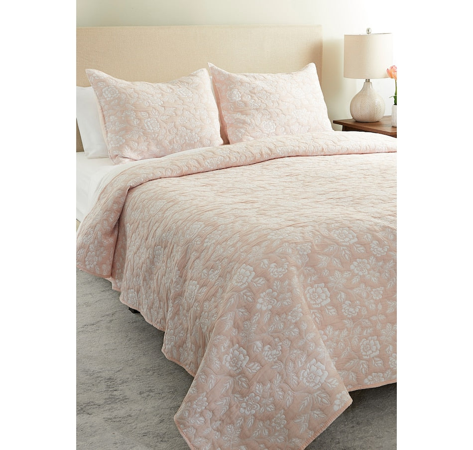 Essentials Matelasse Briar Rose 3-Piece Quilt Set - KING