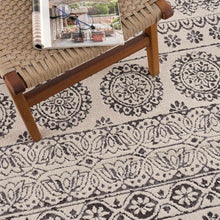 Load image into Gallery viewer, 7&#39;10&quot; Round Batty Floral Indoor Rug