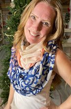 Load image into Gallery viewer, Lili &amp; Maddi Coral Twist Infinity Scarf