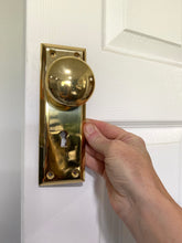 Load image into Gallery viewer, New York Door Knob with New York Long Plate - Privacy