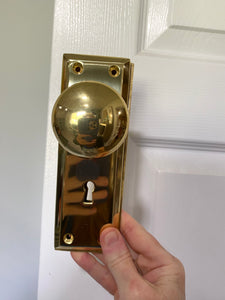 New York Door Knob with New York Long Plate - Privacy