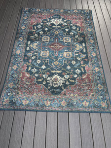 5' x 7'6" Gelo Oriental Indoor Rug