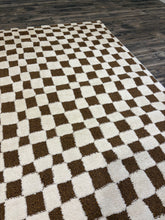 Load image into Gallery viewer, 6'7" x 9' Carmin Checkered Indoor Rug