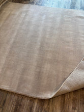 Load image into Gallery viewer, 6&#39; x 9&#39; Lahjar Speckled Wool Blend Area Rug