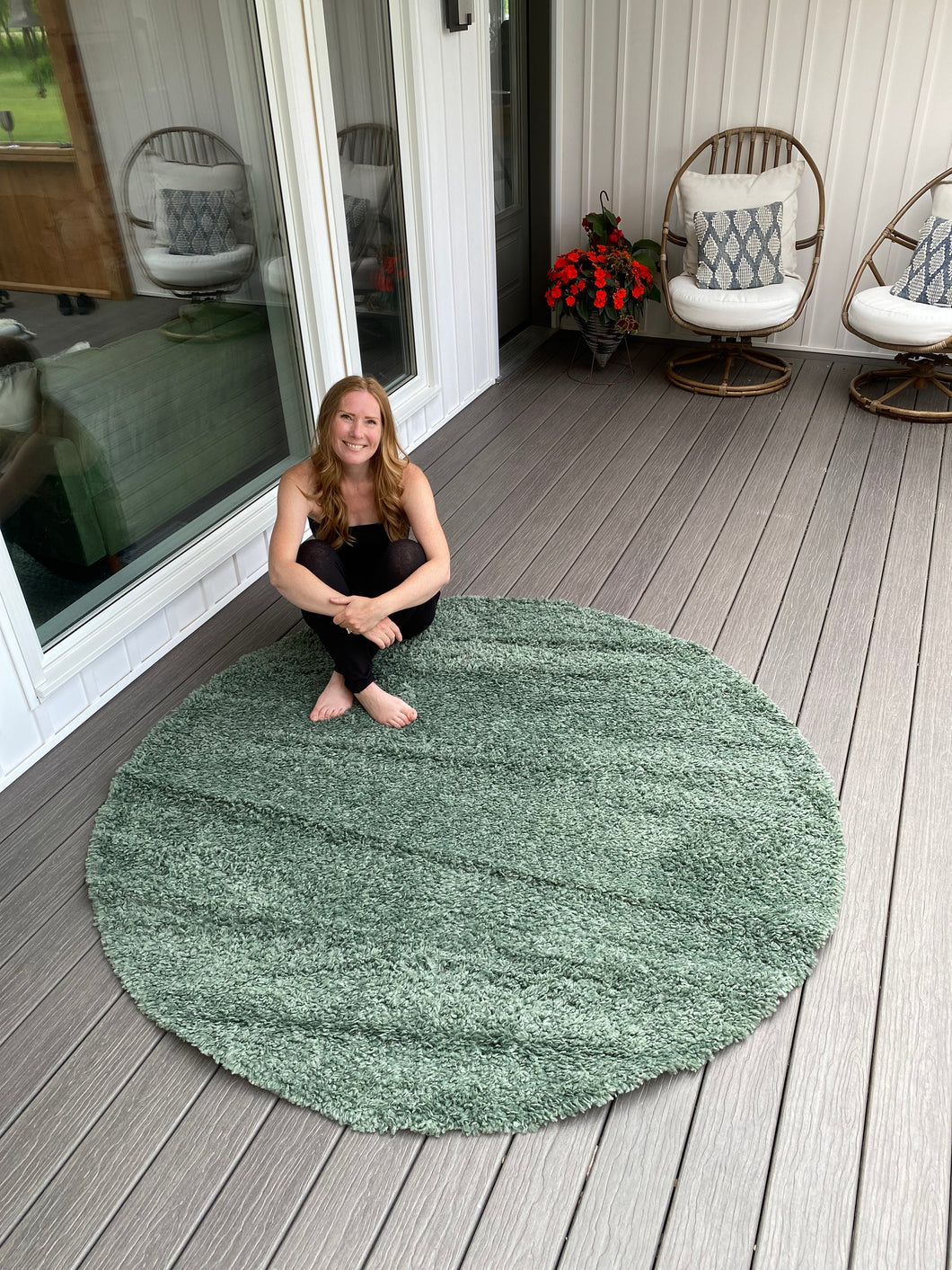6' Round Abbiney Solid Accent Shag Rug