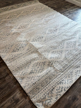 Load image into Gallery viewer, 8&#39; x 10&#39; Hailee Southwestern Ivory/Grey Area Rug