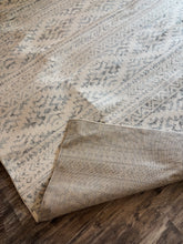 Load image into Gallery viewer, 8&#39; x 10&#39; Hailee Southwestern Ivory/Grey Area Rug