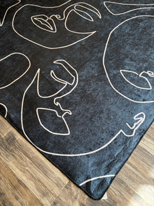 6'7" x 9'6" Machine Made Power Loomed Polyester Area Rug in Black/White