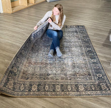 Load image into Gallery viewer, 5&#39; x 7&#39;6 Vache Oriental Grey/Beige Area Rug