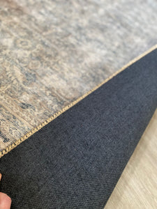 5' x 7'6 Vache Oriental Grey/Beige Area Rug