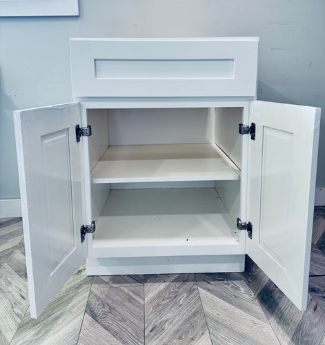 Design House Edson Shaker Style Assembled Kitchen Base Cabinet/Cupboard in Solid White with Adjustable Shelf/Soft Close Drawer