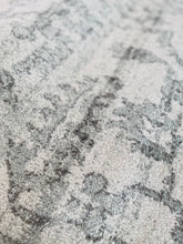 Load image into Gallery viewer, 10&#39; x 14&#39; Safavieh Madison Silver/Ivory Area Rug