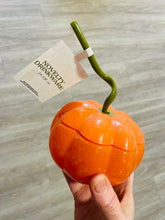 Load image into Gallery viewer, Pumpkin Cup with Lid – Orange (Plastic)