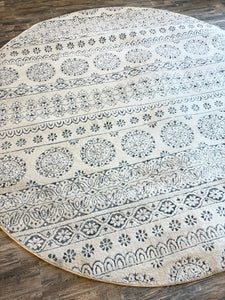 7'10" Round Batty Floral Indoor Rug