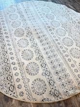 Load image into Gallery viewer, 7&#39;10&quot; Round Batty Floral Indoor Rug
