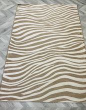 Load image into Gallery viewer, 5’ x 7’ Wavy Lines Threshold Area Rug
