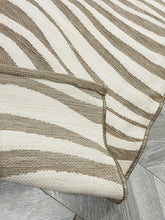 Load image into Gallery viewer, 5’ x 7’ Wavy Lines Threshold Area Rug