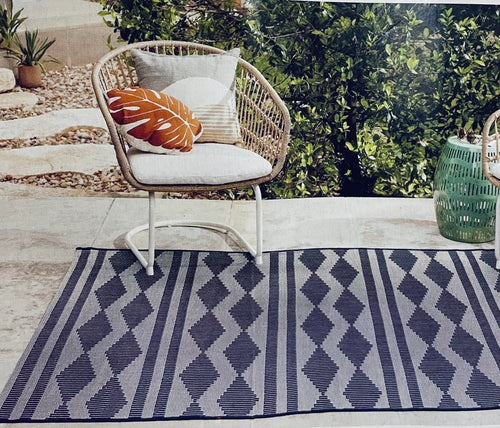 5‘ x 7’ Diamond Indoor/Outdoor Rug