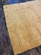 Load image into Gallery viewer, 6'7" x 9' Moda Shag Machine Woven Rug