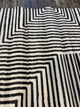 Load image into Gallery viewer, 5' x 7' Cream Black Modern Maze Area Rug