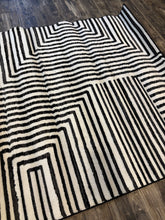Load image into Gallery viewer, 5' x 7' Cream Black Modern Maze Area Rug
