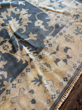 Load image into Gallery viewer, 9'1" x 11'6" Hand-knotted Royal Ushak Grey Wool Rug