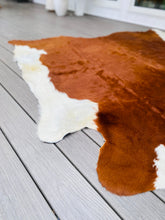Load image into Gallery viewer, 6’9” x 8 ft Natural Cowhide Area Rug
