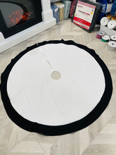 Load image into Gallery viewer, 48” Tree Skirt Black &amp; White