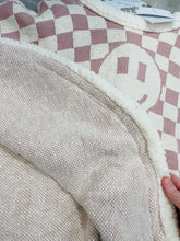 Load image into Gallery viewer, Shabby Chic 50” Tree Skirt