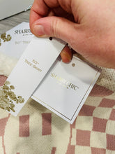 Load image into Gallery viewer, Shabby Chic 50” Tree Skirt