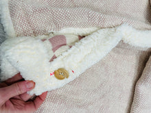 Load image into Gallery viewer, Shabby Chic 50” Tree Skirt