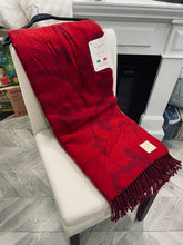 Load image into Gallery viewer, Nido Italia 51 x 67” Throw