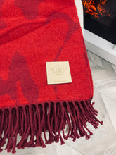 Load image into Gallery viewer, Nido Italia 51 x 67” Throw