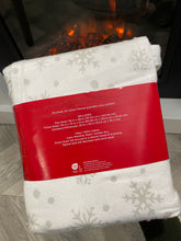 Load image into Gallery viewer, Twin Flannel Sheet Set Snowflakes