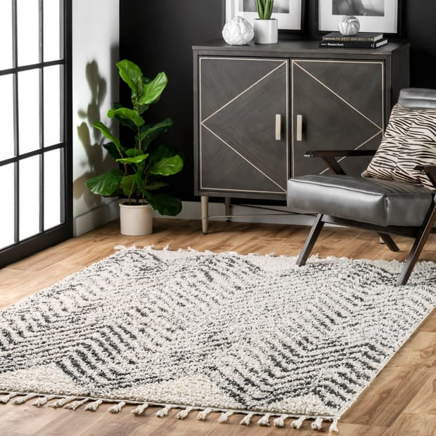 10' x 14' Off White Moroccan Chevron Tassel Area Rug