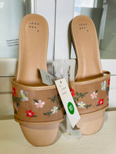 Load image into Gallery viewer, A New Day Sandals Floral Size 10