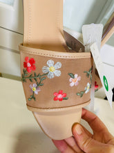 Load image into Gallery viewer, A New Day Sandals Floral Size 10