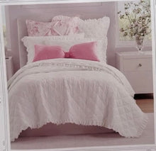 Load image into Gallery viewer, Armoire Collections Coquette Quilt Full/Queen