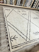 Load image into Gallery viewer, 10&#39; x 13&#39; Wool Tasseled Area Rug