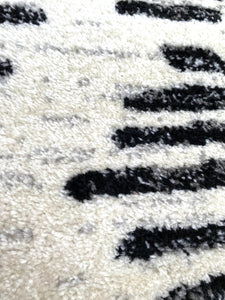 6'7" x 8'7" Contemporary Black/Ivory Tulum Collection Area Rug