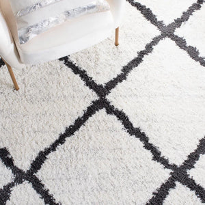 8' x 10' Power Geometric Shag Ivory/Black Area Rug