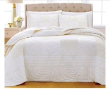 Load image into Gallery viewer, Queen 3 PC Martha Stewart Wedding Rings Pieced Bedspread &amp; Shams